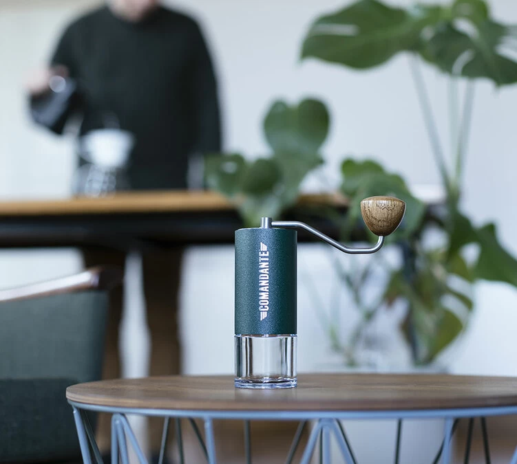 Moulin à Café Manuel COMANDANTE C40 MK4 Nitro Blade Racing Green 4 Moulin à Café Manuel COMANDANTE C40 MK4 Nitro Blade Racing Green – Image 4