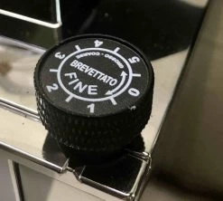 Moulin Expresso EUREKA Mignon Specialità Silent Range Rouge Ferrari Chrome -Café Boissons Magasin eureka mignon specialita setting 6