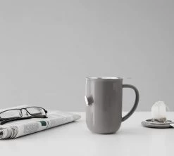 Mug Minima Wool Grey 50 Cl Avec Infuseur Inox - VIVA SCANDINAVIA -Café Boissons Magasin minima grey lifestyle1