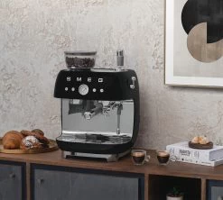 Machine Expresso SMEG EGF03BLEU Noire Années 50 Avec Moulin Intégré -Café Boissons Magasin smeg egf03 noire 5