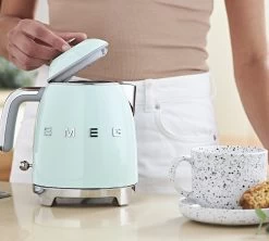 Mini Bouilloire SMEG - Vert D'eau - KLF05PGEU + Offre Cadeau -Café Boissons Magasin smeg vert deau 2